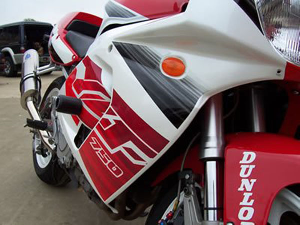 R&G Racing Crash Protectors - Classic Style for Yamaha YZF750 '95-01 R&G Racing Crash Protectors - Classic Style for Yamaha YZF750 '95-01